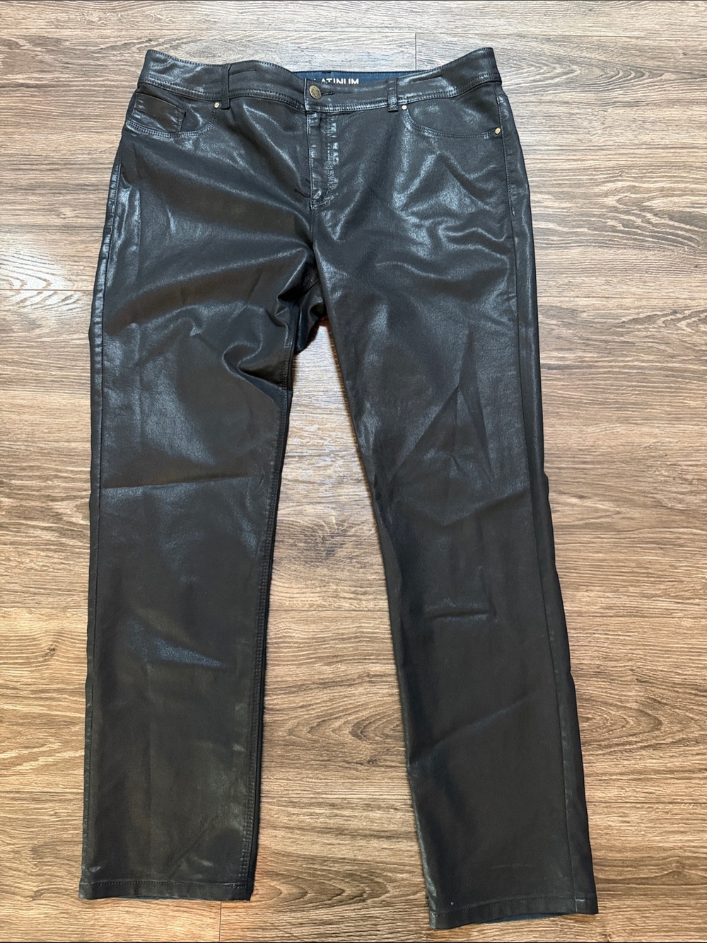 Women's chicos platinum Black Coated Jeggings